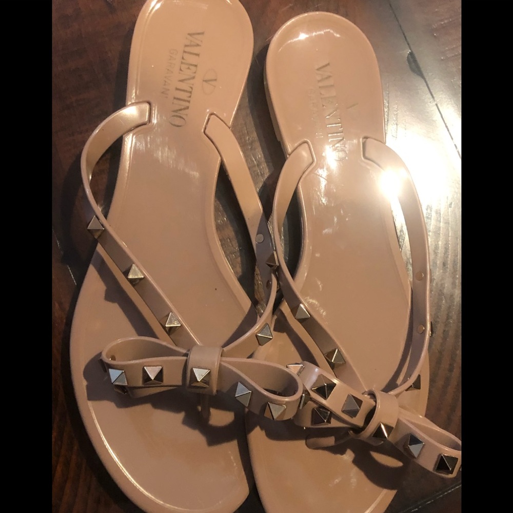 💯 authentic. Valentino sandals